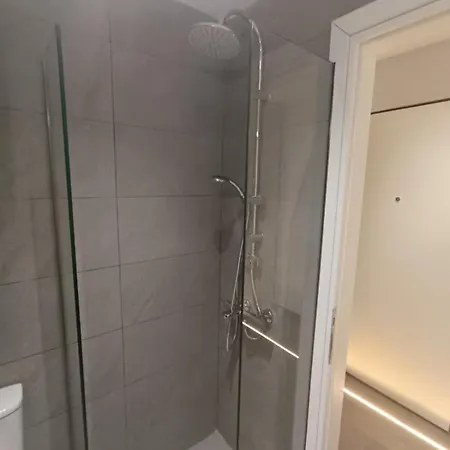 Apartament Metro 2 -private Parking 500m- *